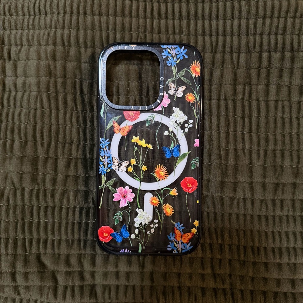 Floral Pattern Phone Case with MagSafe Compatibility iPhone 15 pro